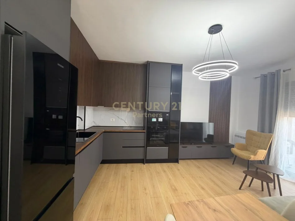 Tirane, jepet me qera apartament 1+1 Kati 3, 62 m² 600 € (Rruga Jordan Misja)