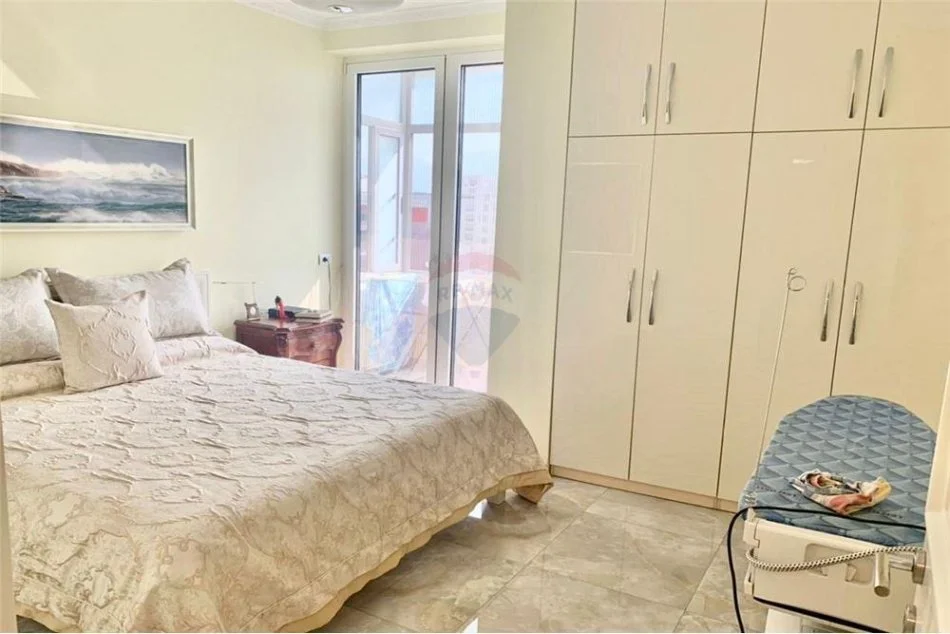 Tirane, jepet me qera apartament 2+1 Kati 6, 600 € (Ish Parku Autobuzave)