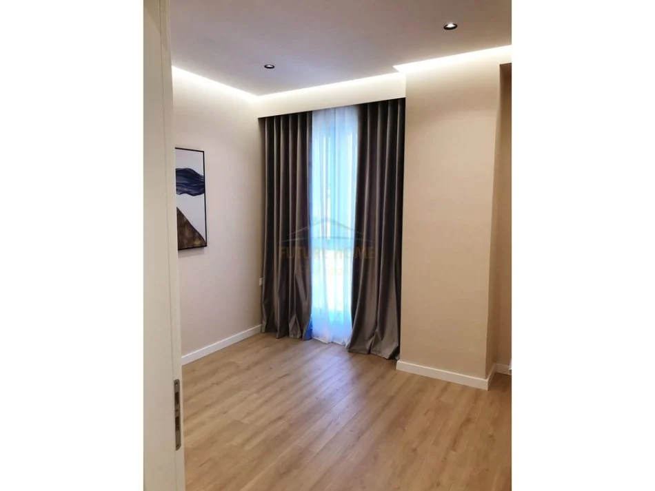 Tirane, shitet apartament 2+1+Ballkon Kati 3, 107 m² 275.000 € 