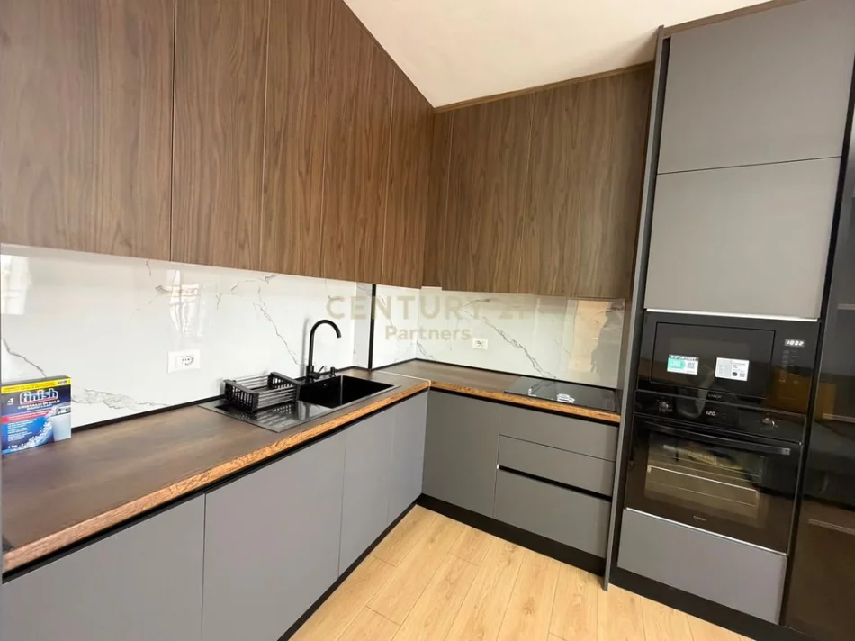 Tirane, jepet me qera apartament 1+1 Kati 3, 62 m² 600 € (Rruga Jordan Misja)
