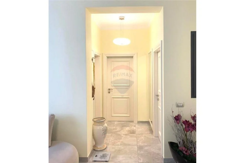 Tirane, jepet me qera apartament 2+1 Kati 6, 600 € (Ish Parku Autobuzave)