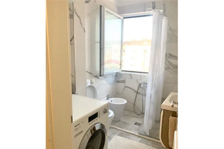 Tirane, jepet me qera apartament 2+1 Kati 6, 600 € (Ish Parku Autobuzave)