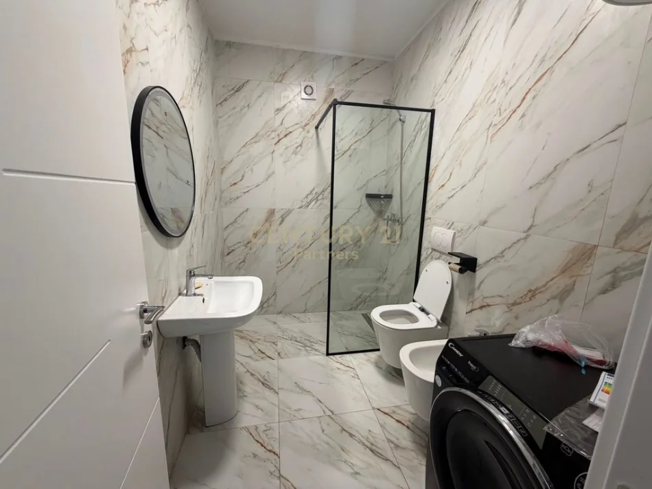 Tirane, jepet me qera apartament 1+1 Kati 3, 62 m² 600 € (Rruga Jordan Misja)