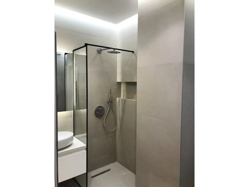 Tirane, shitet apartament 2+1+Ballkon Kati 3, 107 m² 275.000 € 