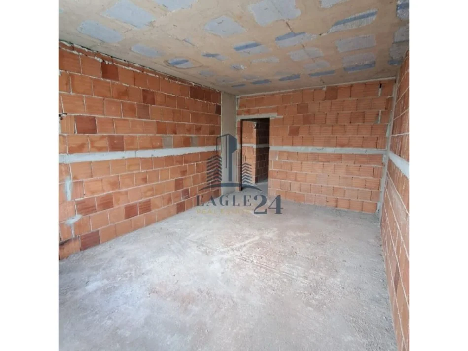 Tirane, shitet apartament 1+1 , 80 m² 79.000 € (Paskuqan)