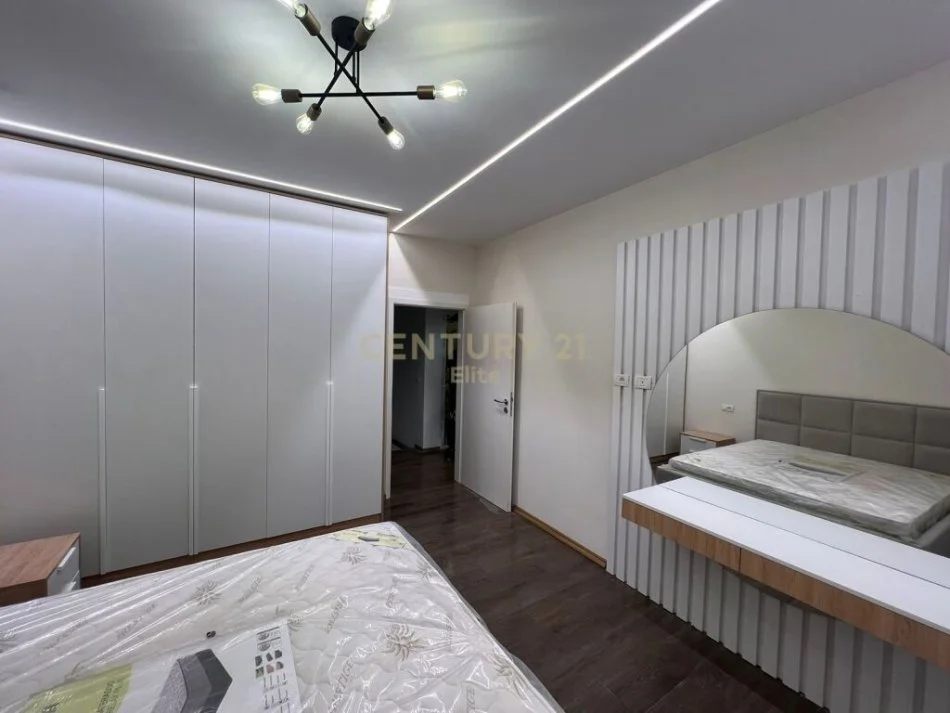Tirane, shitet apartament duplex Dublex Kati 5, 99 m² 170.000 € (Rruga e Kavajes)