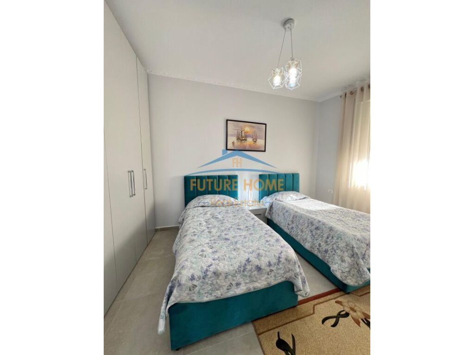 Tirane, jepet me qera apartament 2+1 Qender,1100 Euro.