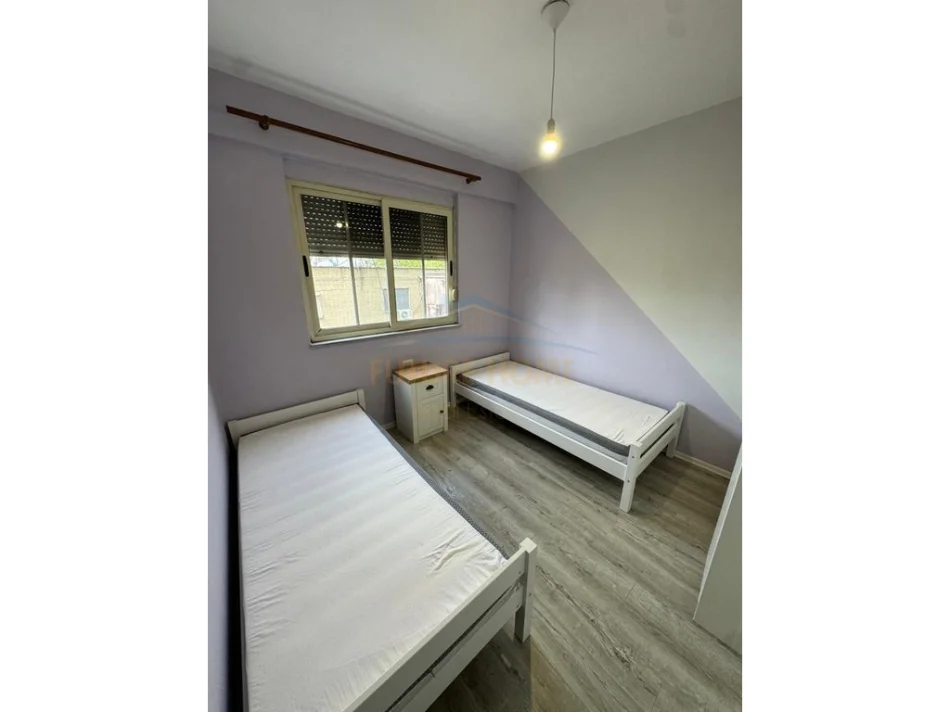 Tirane, jepet me qera apartament 3+1+Ballkon Kati 4, 105 m² 700 € 