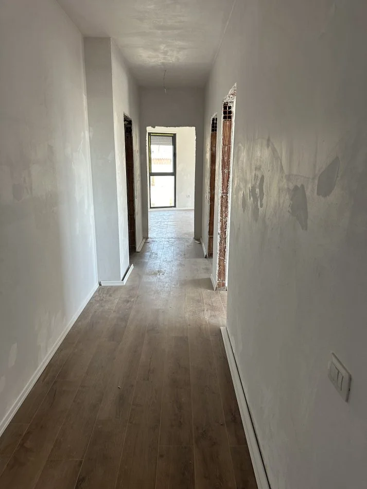Tirane, shitet apartament 3+1+Ballkon Kati 3, 123 m² 189.000 € (xhammlik)