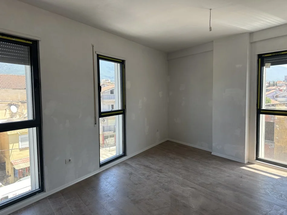 Tirane, shitet apartament 3+1+Ballkon Kati 3, 123 m² 189.000 € (xhammlik)
