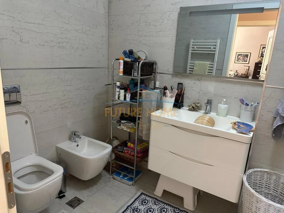 Tirane, shitet apartament 2+1+Ballkon Kati 5, 136 m² 480000 €