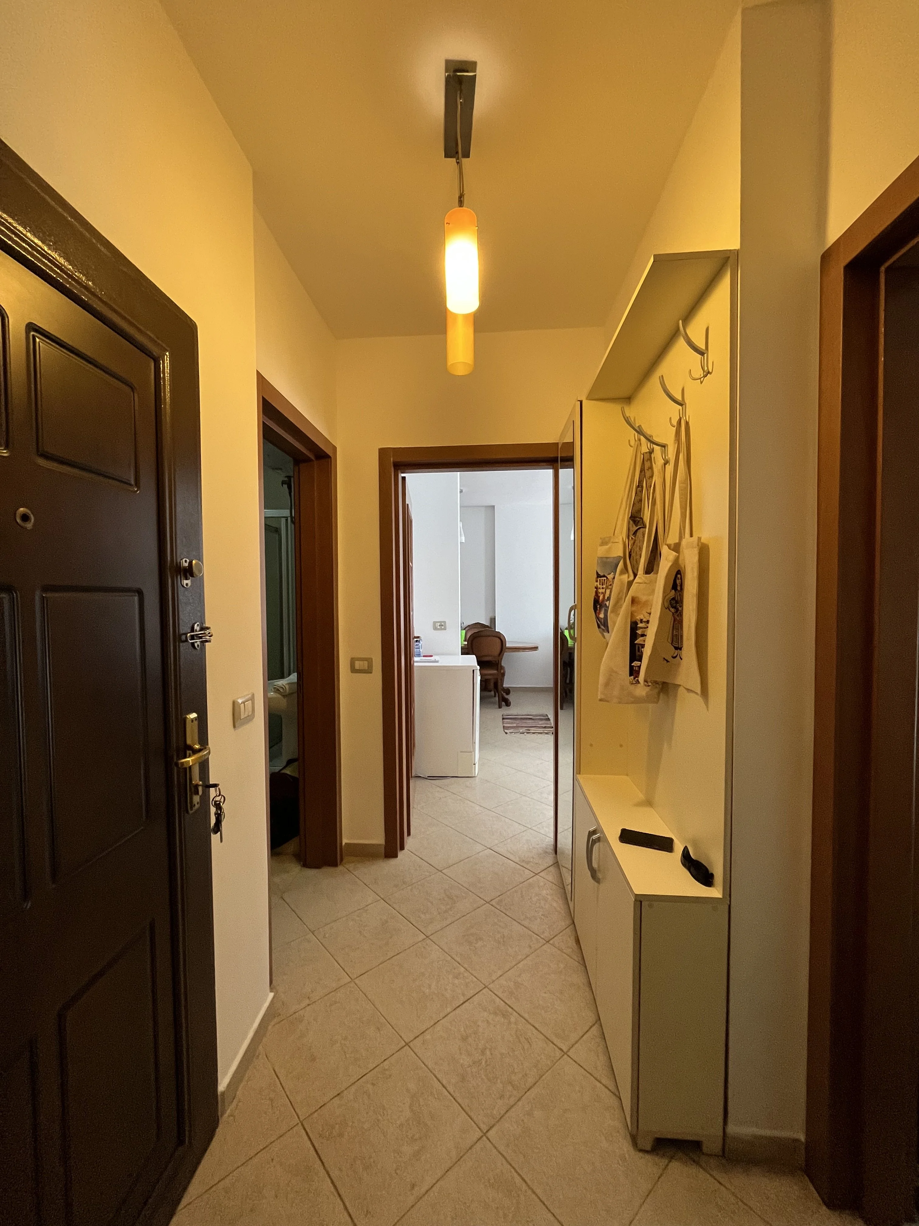 Apartamente me qera ditore