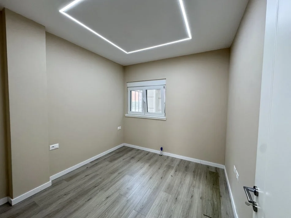 Korce, jepet me qera apartament duplex Kati 1, 100 m² 450 €