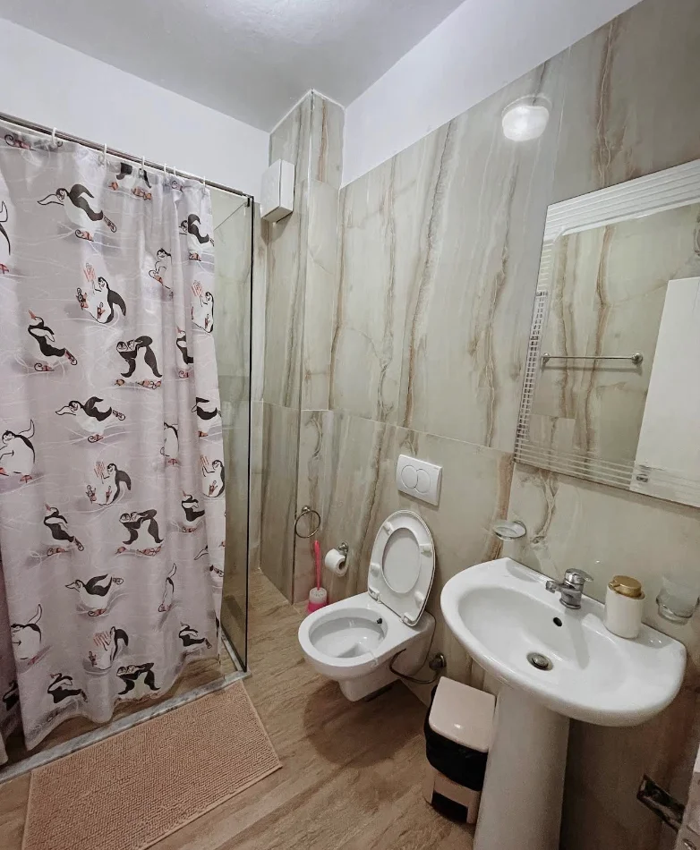 Gjiri Lalezit | Hamallaj, jepet me qera apartament 1+1+Ballkon Kati 2, 55 m² (Insifa)
