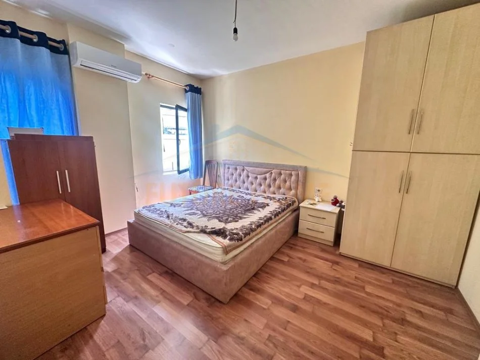 Tirane, jepet me qera apartament 2+1+Ballkon Kati 2, 115 m² 650 € 