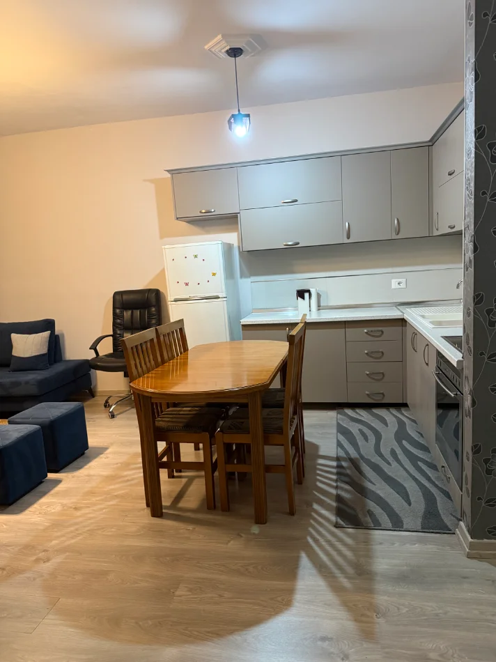 Tirane, jepet me qera apartament 1+1+Ballkon Kati 6, 67 m² 410 € (Rruga 3 Deshmoret Yzberisht)