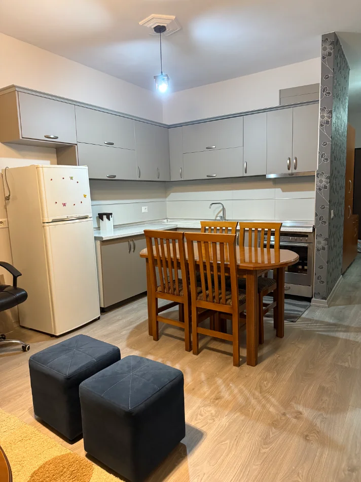 Tirane, jepet me qera apartament 1+1+Ballkon Kati 6, 67 m² 410 € (Rruga 3 Deshmoret Yzberisht)