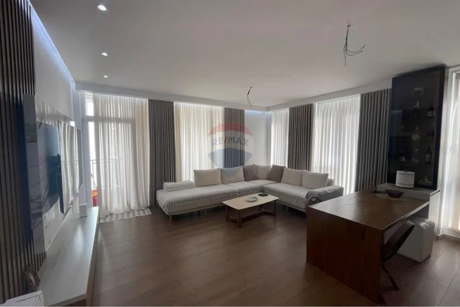 Tirane, shitet 3+1 , 150 m² 320.000 € (Bulevardi i Ri)
