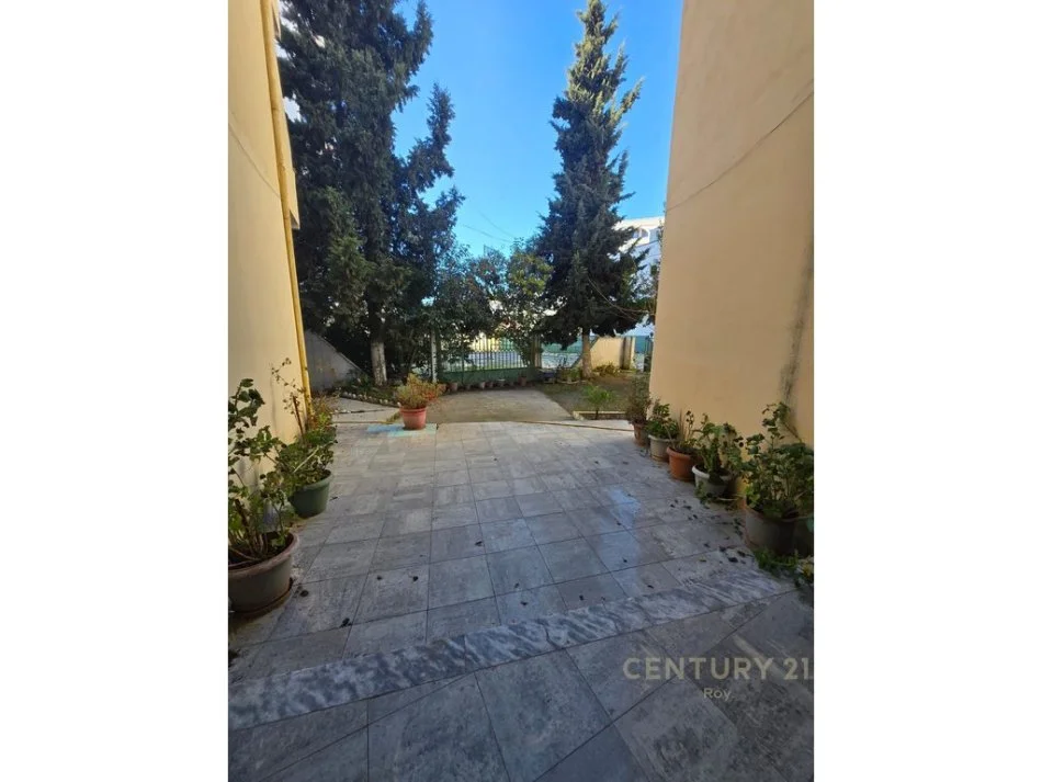 Durres, shes hotel Kati 4, 1.400 m² 2.000.000 € (Golem)