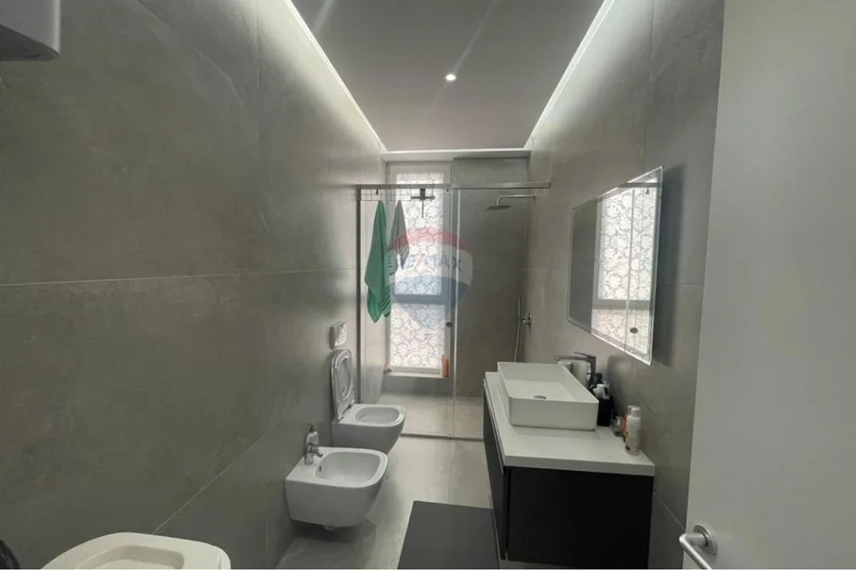 Tirane, shitet 3+1 , 150 m² 320.000 € (Bulevardi i Ri)