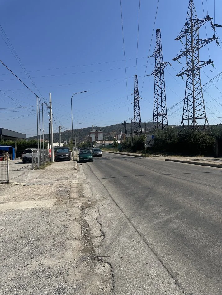 Lushnje, jepet me qera magazine Kati 0, 400 m² 800 € (Te plasmasi ne Lushnje)