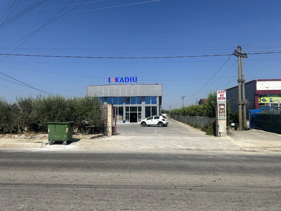 Lushnje, jepet me qera magazine Kati 0, 400 m² 800 € (Te plasmasi ne Lushnje)