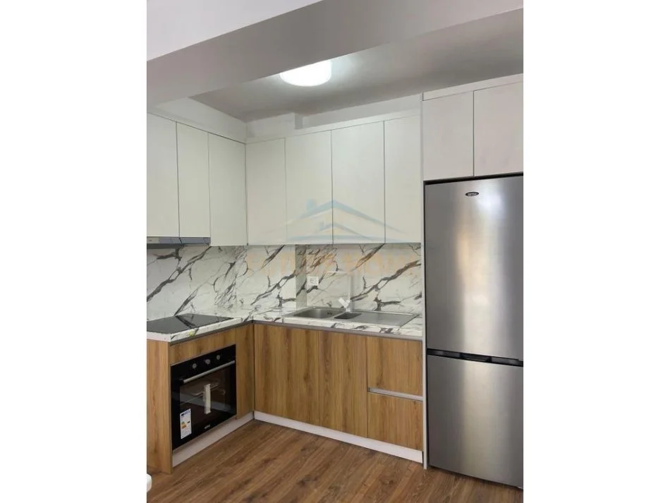 Tirane, jepet me qera apartament 1+1 Kati 2, 91 m² 700 € 