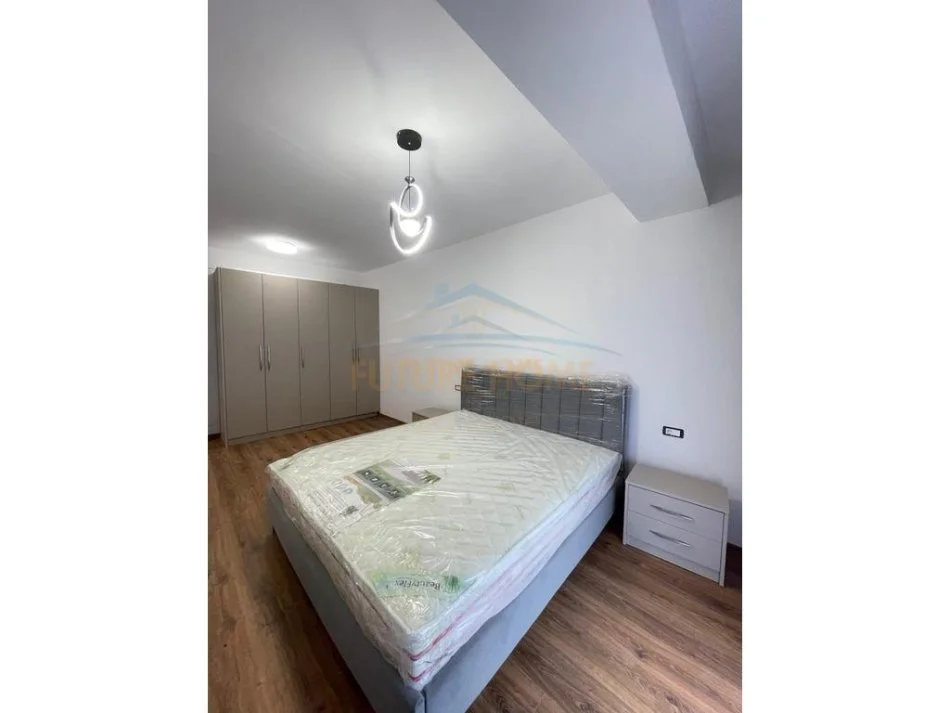 Tirane, jepet me qera apartament 1+1 Kati 2, 91 m² 700 € 