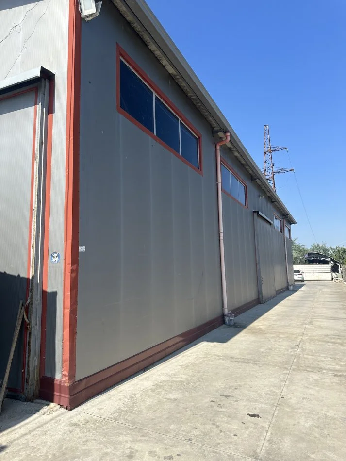 Lushnje, jepet me qera magazine Kati 0, 400 m² 800 € (Te plasmasi ne Lushnje)