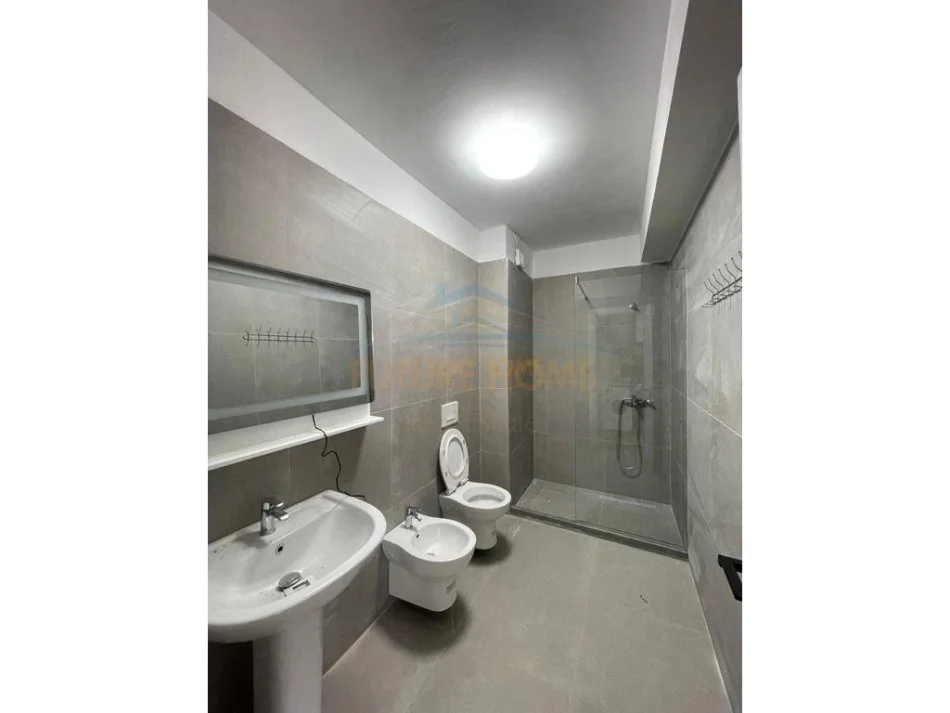 Tirane, jepet me qera apartament 1+1 Kati 2, 91 m² 700 € 