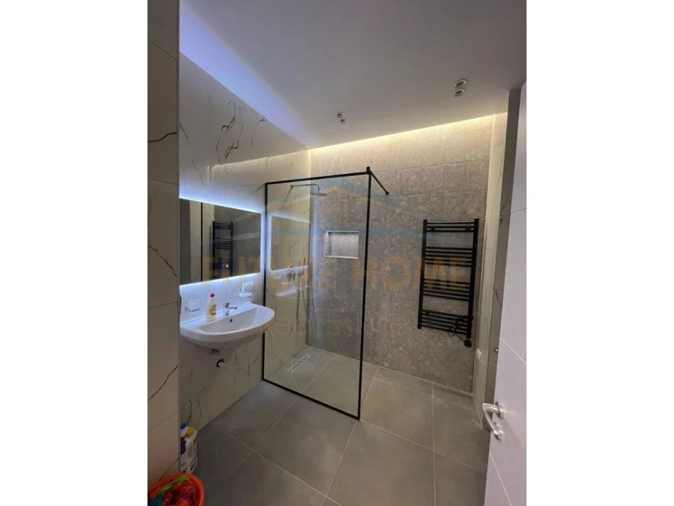 Tirane, jepet me qera apartament 2+1+Aneks+Ballkon Kati 1, 101 m² 750 € (Fusha e aviacionit tek Grand park Residence)