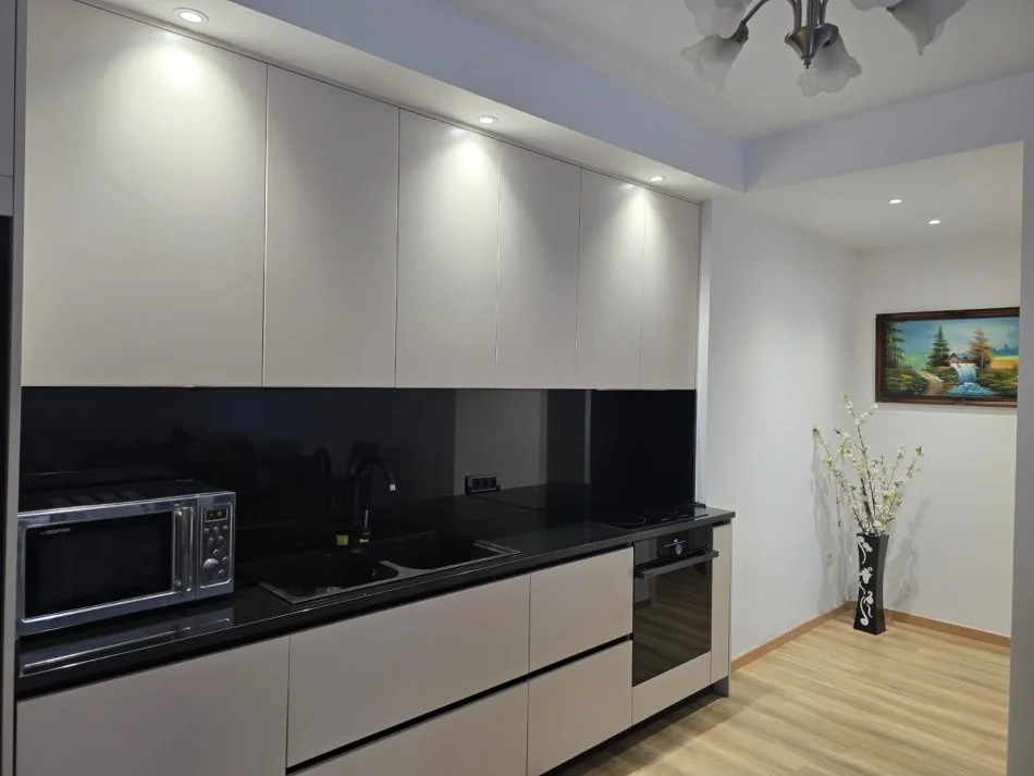 Tirane, jepet me qera apartament 2+1 Ish UET Kati 3, 93 m² 700 €