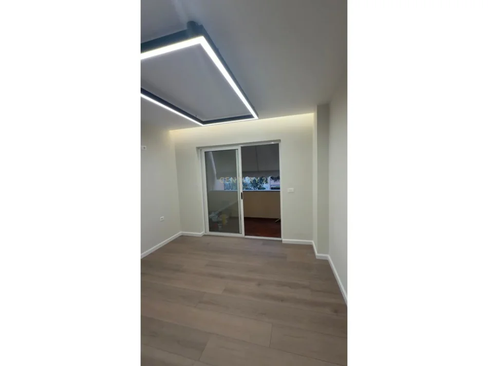 Tirane, shes apartament 1+1 Kati 5, 69 m² 182.800 € (Komuna e Parisit)