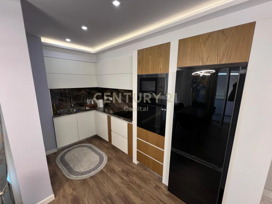 Tirane, jepet me qera apartament 2+1 Kati 5, 95 m² 750 € (laprake)
