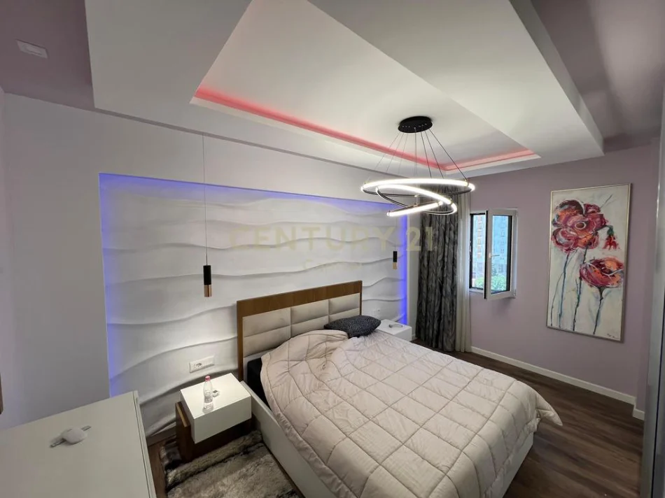 Tirane, jepet me qera apartament 2+1 Kati 5, 95 m² 750 € (laprake)