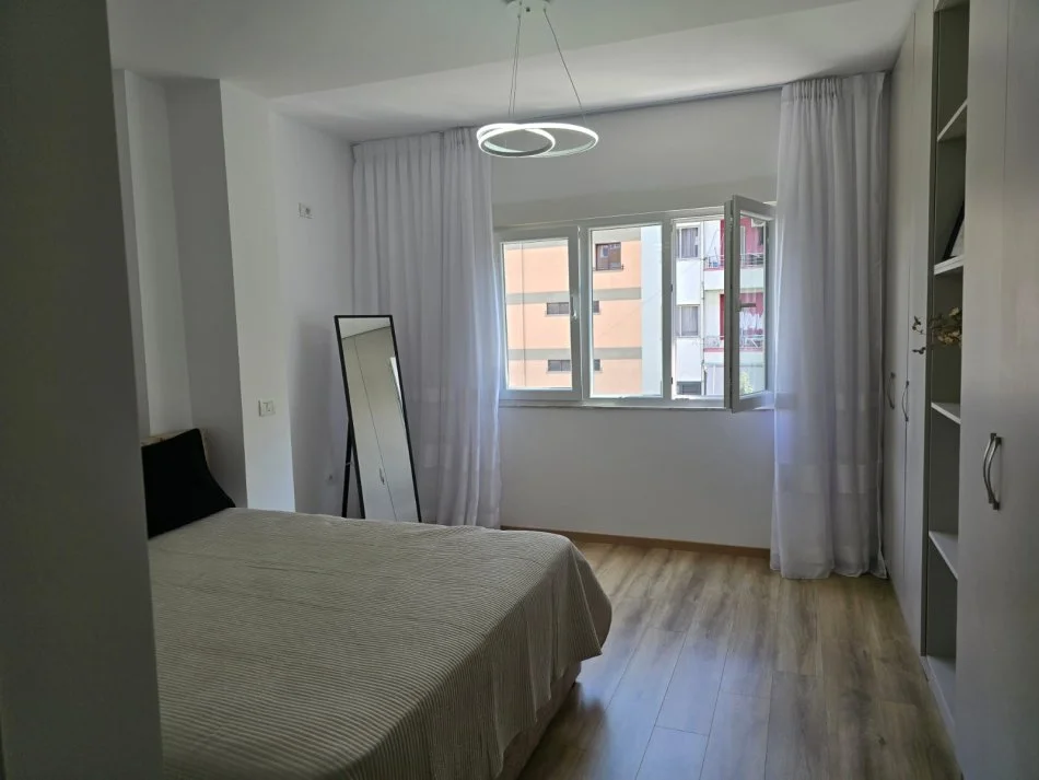 Tirane, jepet me qera apartament 2+1 Ish UET Kati 3, 93 m² 700 €