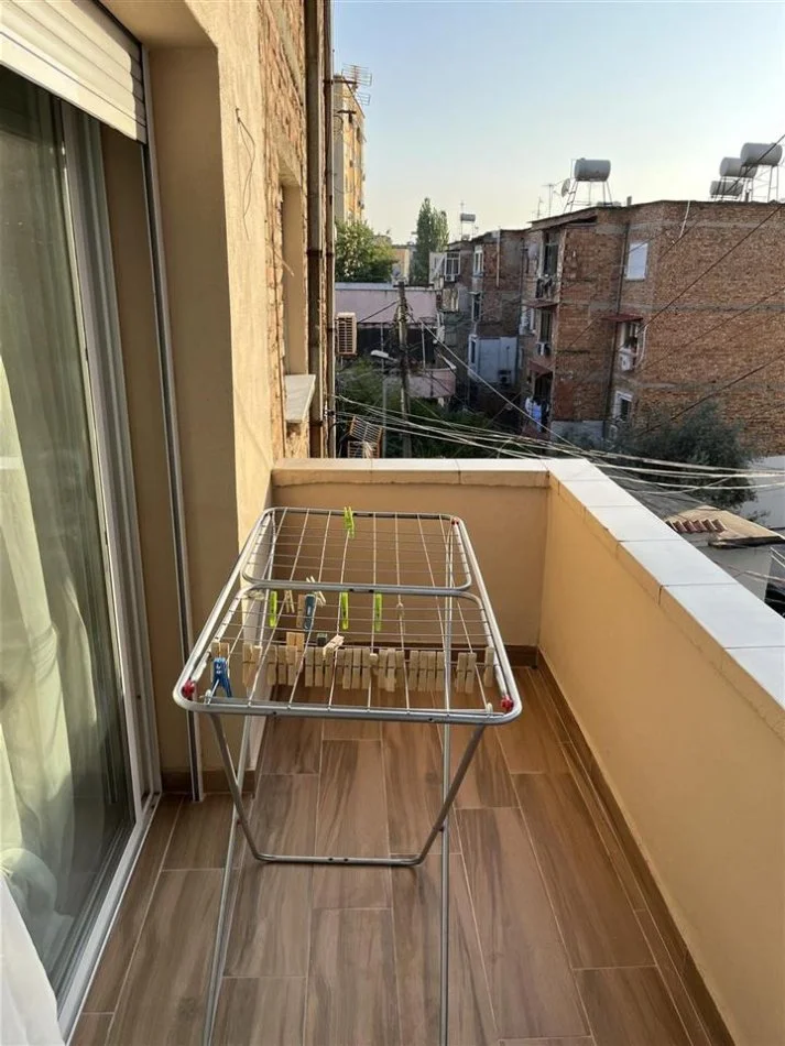 Tirane, shitet apartament 2+1+Ballkon Kati 3, 81 m² 160.000 € (Materniteti i Ri ,Brryli)