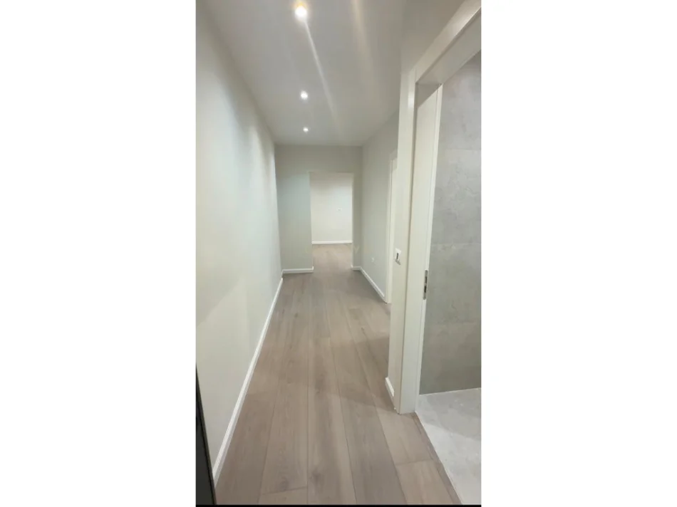 Tirane, shes apartament 1+1 Kati 5, 69 m² 182.800 € (Komuna e Parisit)