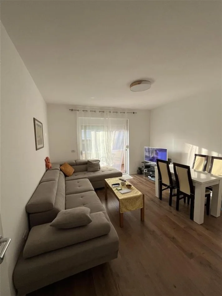 Tirane, shitet apartament 2+1+Ballkon Kati 3, 81 m² 160.000 € (Materniteti i Ri ,Brryli)
