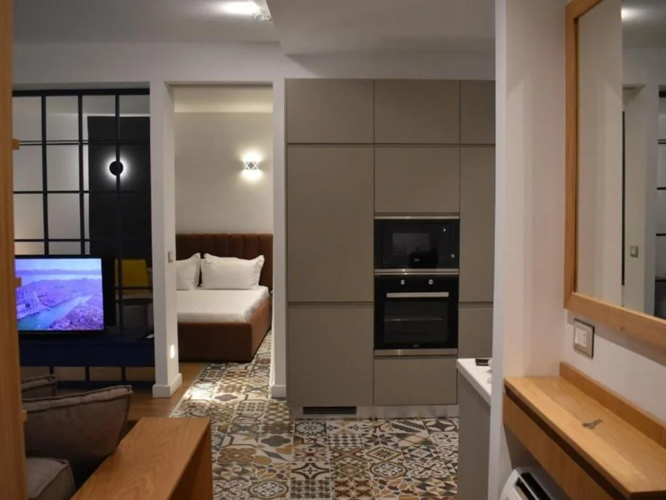 Tirane, shes apartament 1+1+Ballkon Kati 4, 66 m² (Bulevardi Ri)