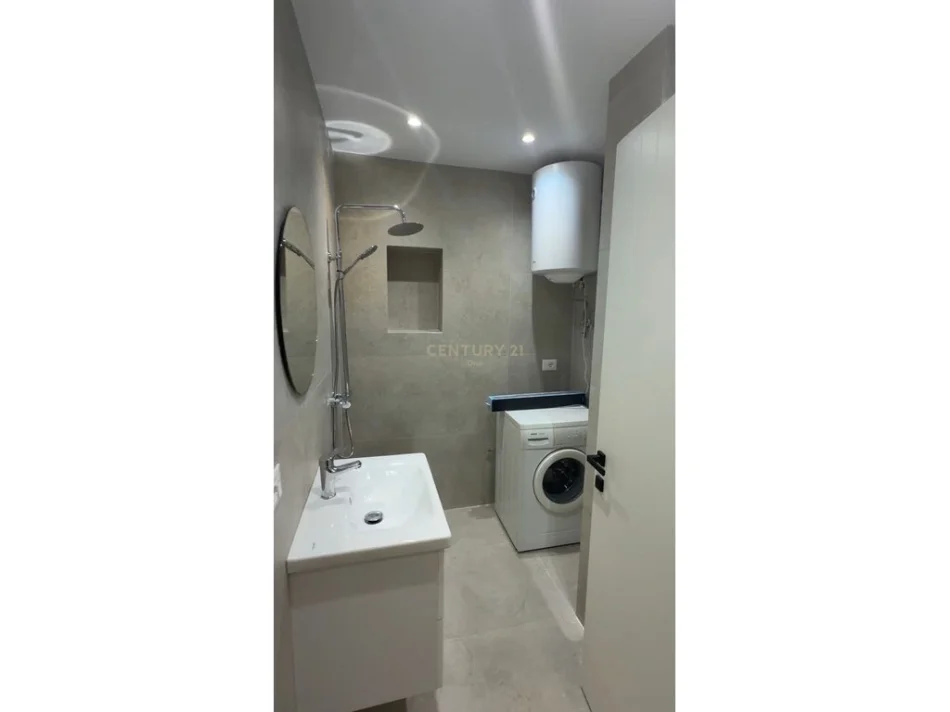 Tirane, shes apartament 1+1 Kati 5, 69 m² 182.800 € (Komuna e Parisit)