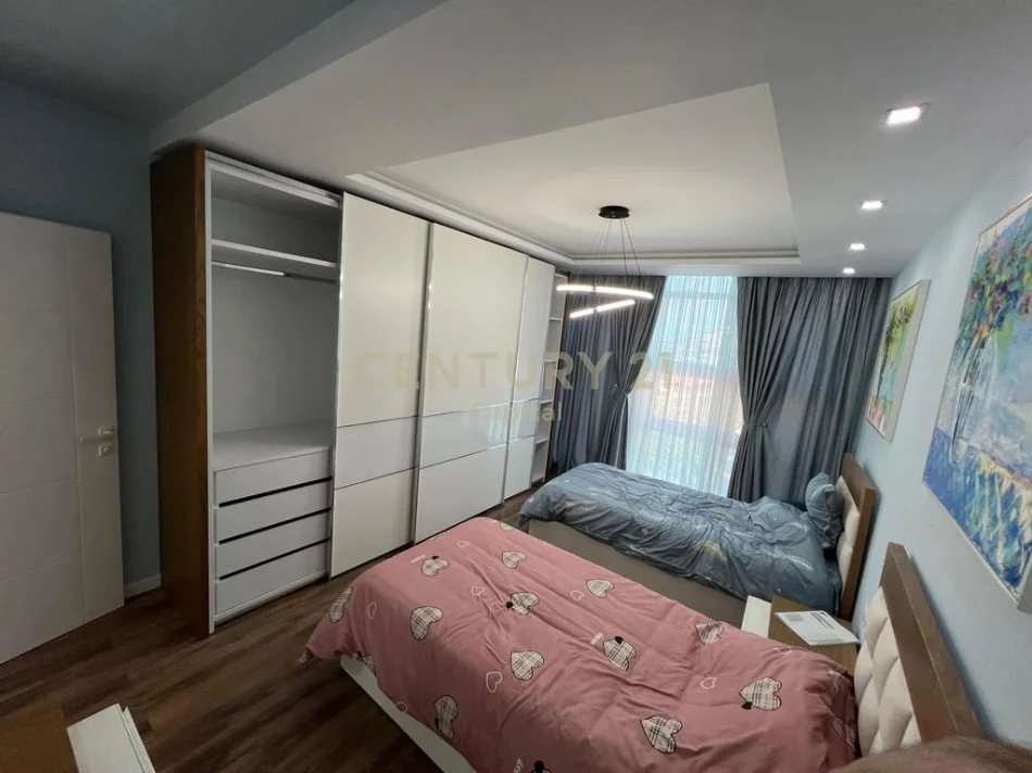 Tirane, jepet me qera apartament 2+1 Kati 5, 95 m² 750 € (laprake)