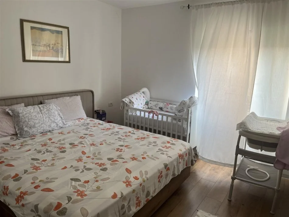 Tirane, shitet apartament 2+1+Ballkon Kati 3, 81 m² 160.000 € (Materniteti i Ri ,Brryli)