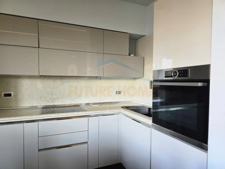 Tirane, shitet apartament 2+1+Ballkon Kati 9, 190 m² 650.000 € (Kajo karafili)