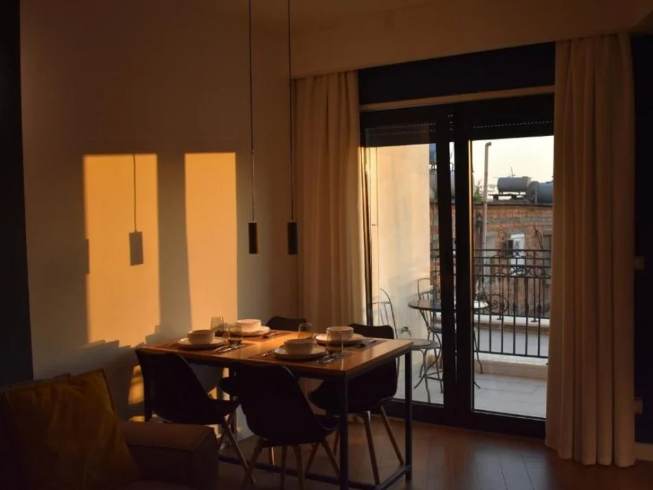 Tirane, shes apartament 1+1+Ballkon Kati 4, 66 m² (Bulevardi Ri)