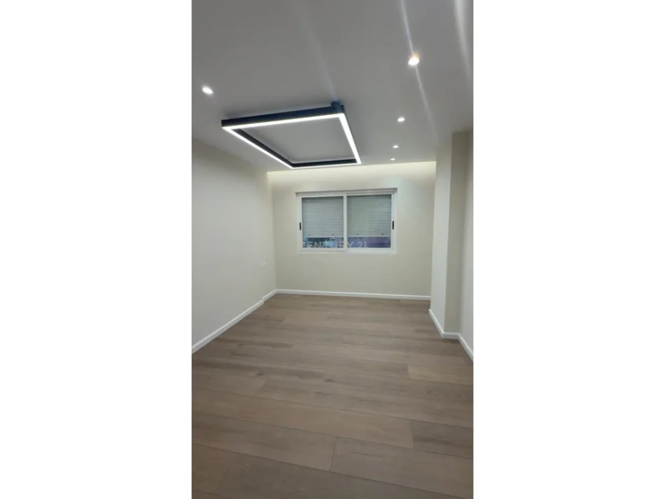 Tirane, shes apartament 1+1 Kati 5, 69 m² 182.800 € (Komuna e Parisit)
