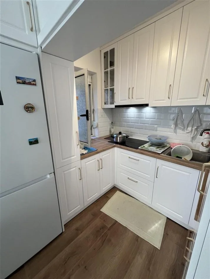 Tirane, shitet apartament 2+1+Ballkon Kati 3, 81 m² 160.000 € (Materniteti i Ri ,Brryli)