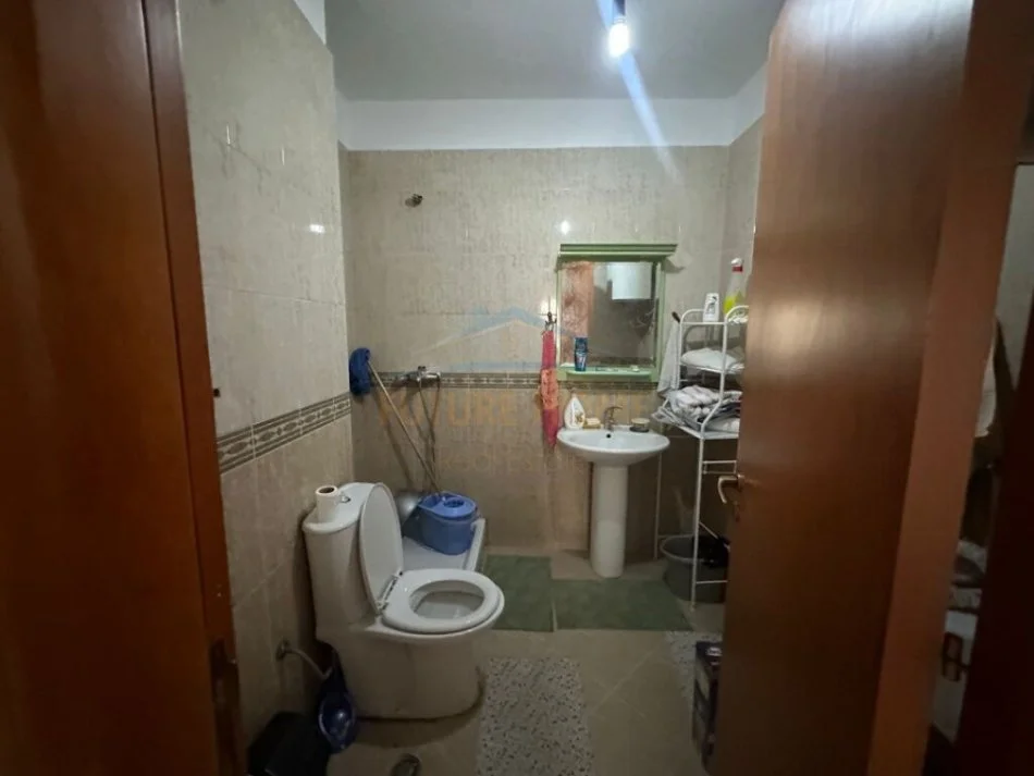 Tirane, shitet apartament 2+1+Ballkon Kati 8, 117 m² 185000€ (Reshit Petrela)