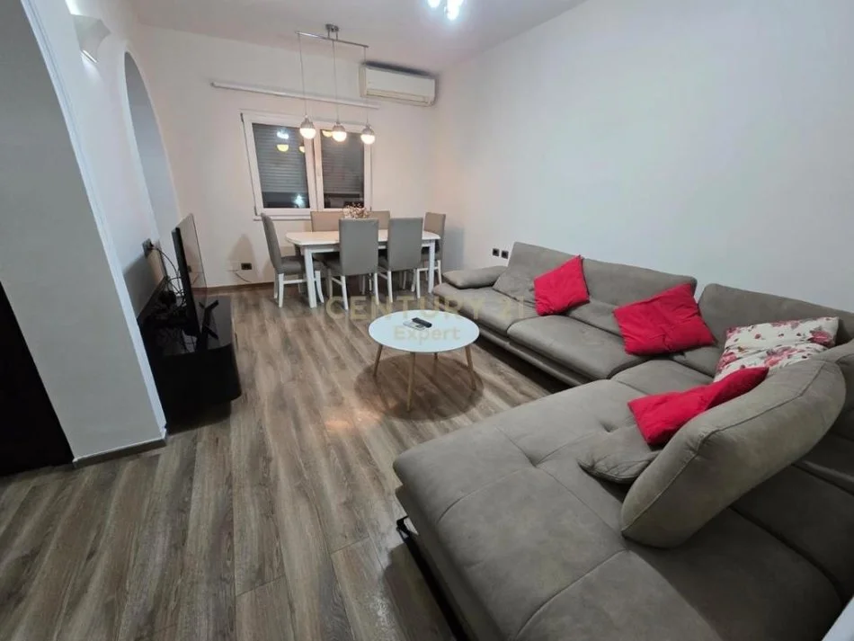 Tirane, jepet me qera apartament 1+1 Kati 4, 59 m² 550 € 