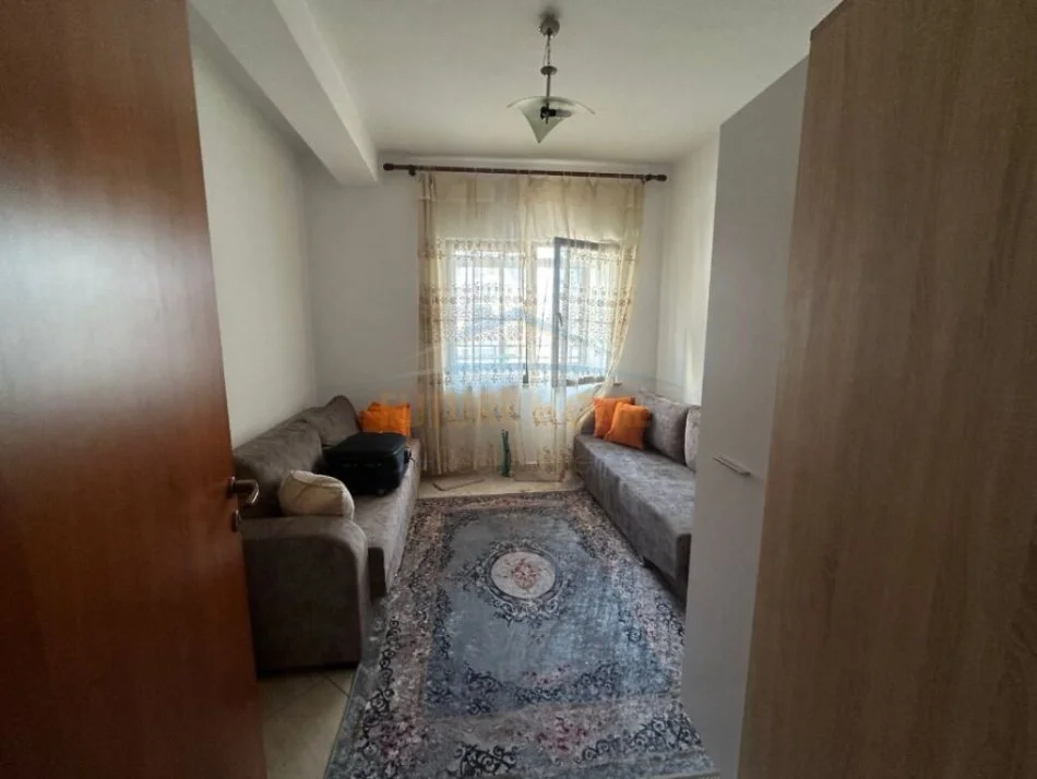 Tirane, shitet apartament 2+1+Ballkon Kati 8, 117 m² 185000€ (Reshit Petrela)